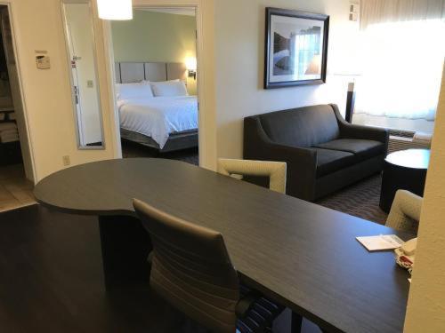 Candlewood Suites Belle Vernon By Ihg Экстерьер фото