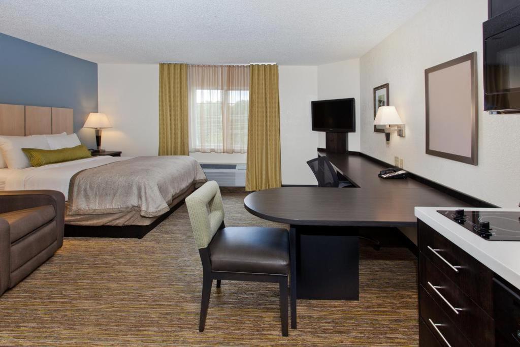 Candlewood Suites Belle Vernon By Ihg Экстерьер фото
